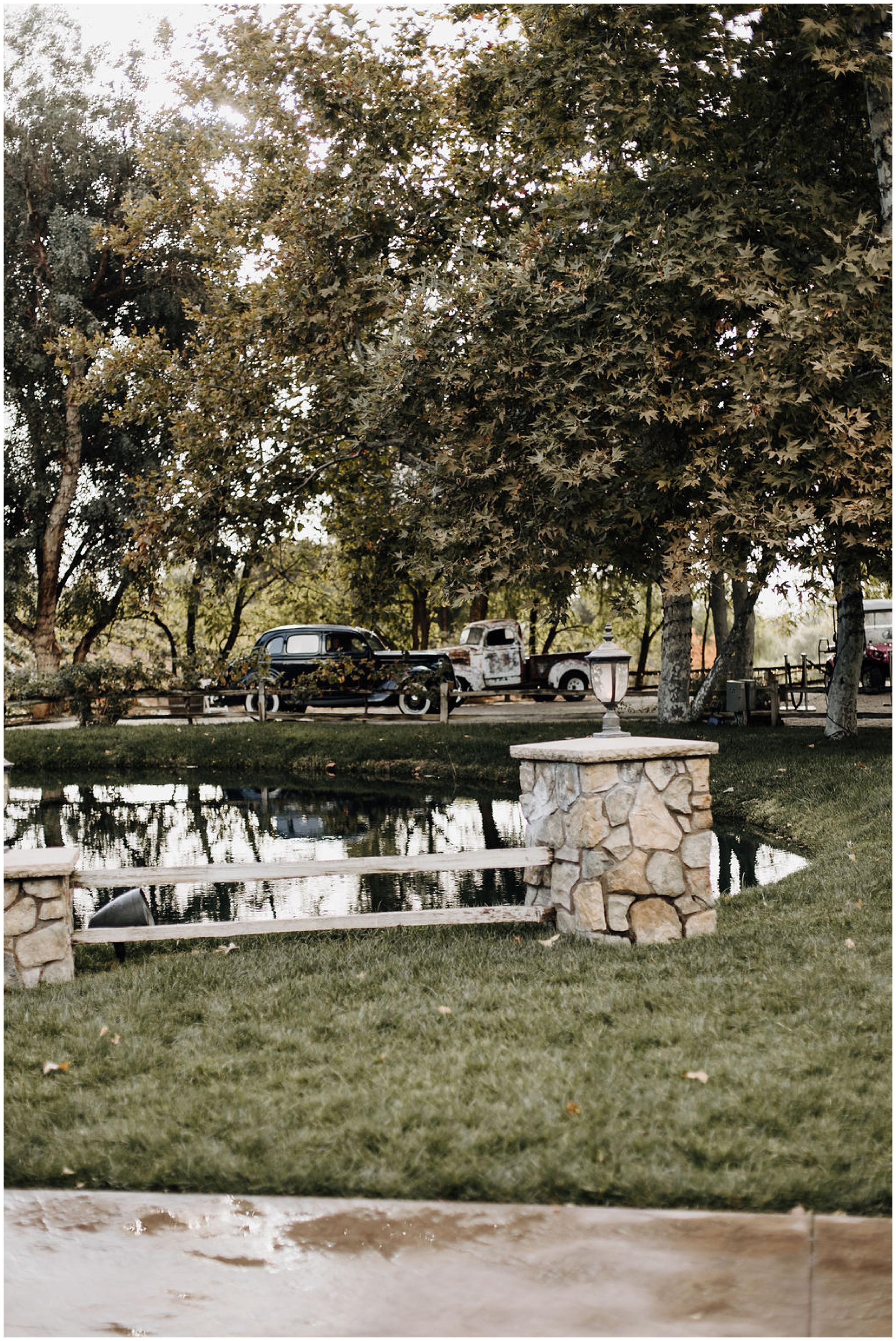 bride pulling up to ceremony in car