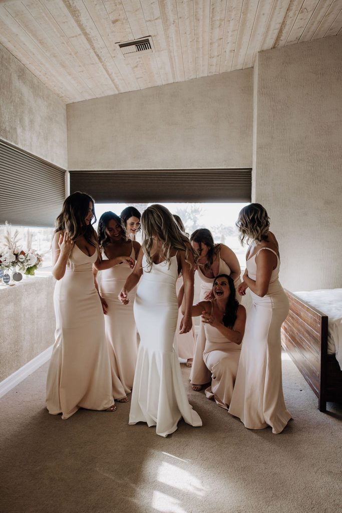 bridal party getting bride ready